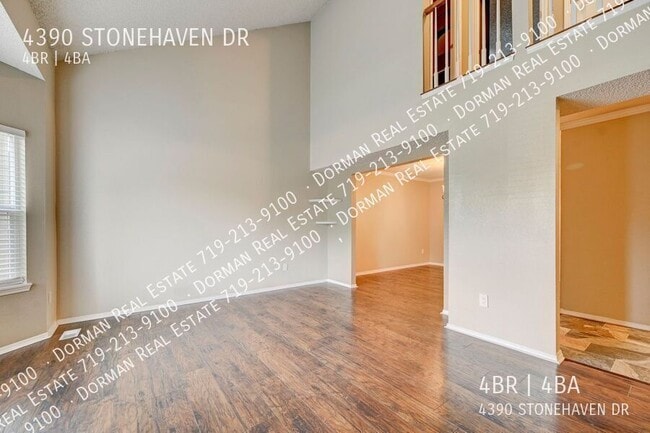 Foto del edificio - 4390 Stonehaven Dr