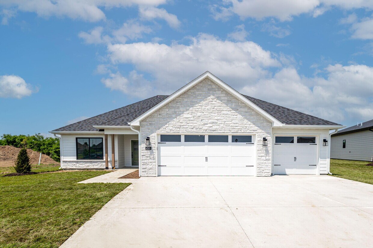 Foto principal - 4505 Chambers Bay Dr