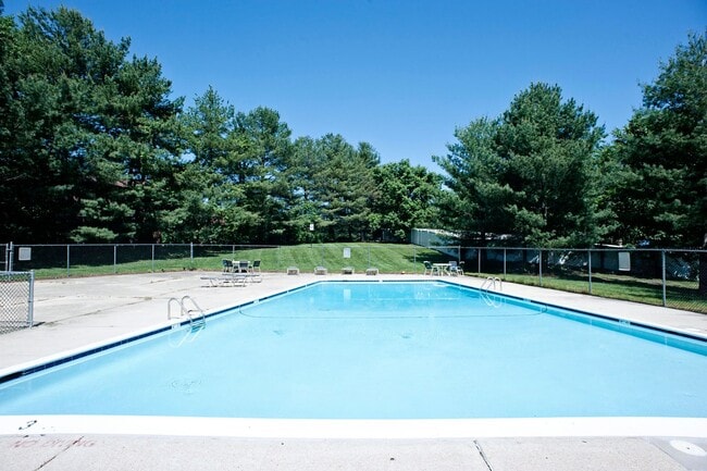 Building Photo - 2 bed Townhome in Annapolis in Hilltop Village