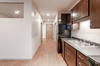 1BR, 1BA - B1 - Lake Street Dwelling
