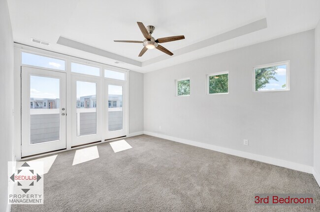 Building Photo - 4555 Mixson Ave