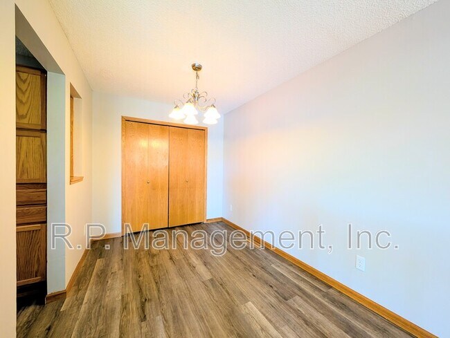 Foto del edificio - 14254 Estates Ave