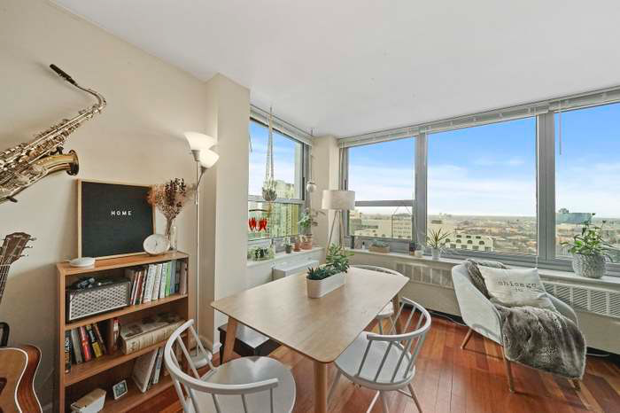 Foto del edificio - 1255 N Sandburg Terrace