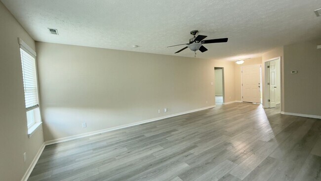 Foto del edificio - WEST LAFAYETTE...3 Bedroom 2 Bath plus office