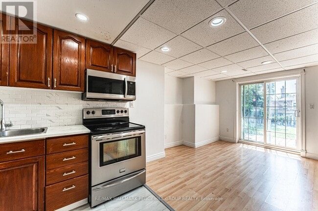 Building Photo - 9 Orwell Crescent