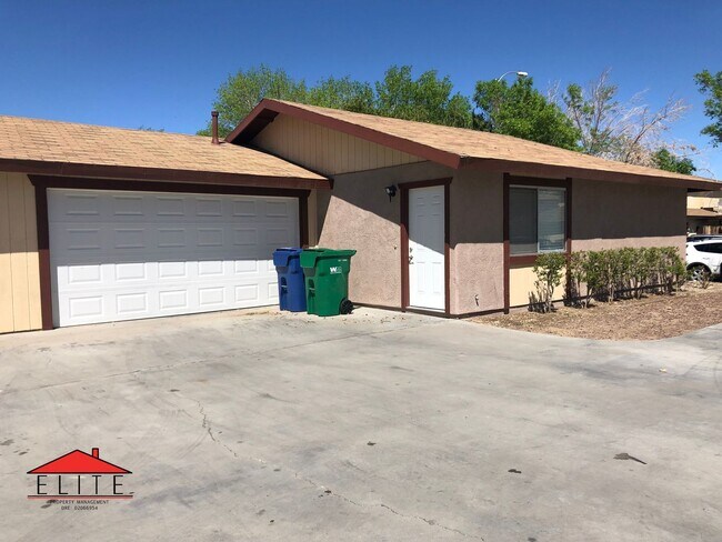 Building Photo - 1005PE