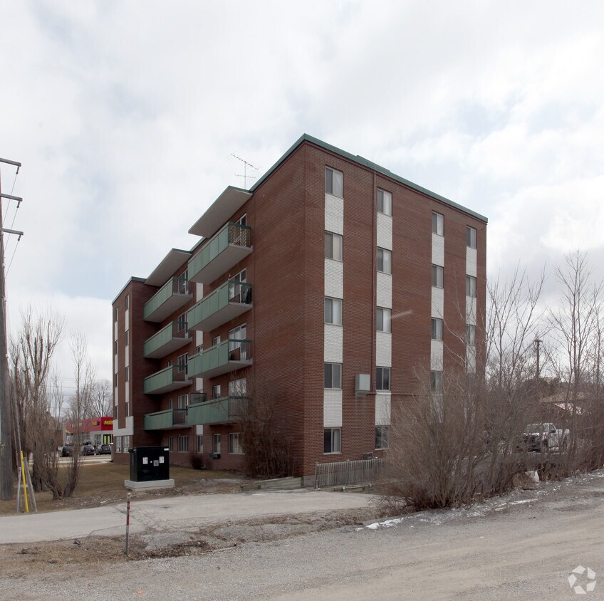 Building Photo - Bradford Apartments