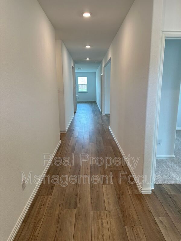 Foto del edificio - 239 Jenkinson Dr