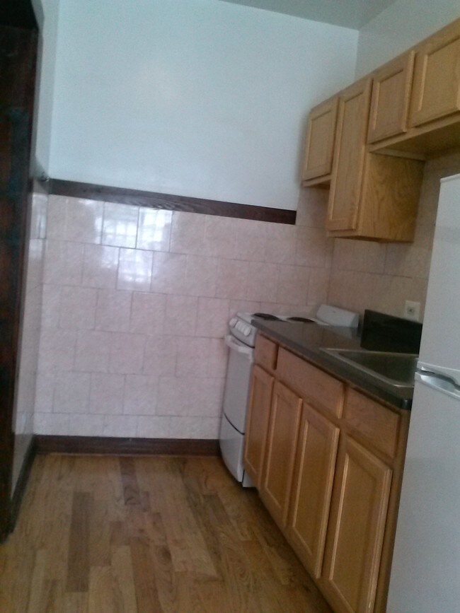 Foto del edificio - 4027 W Irving Park Rd