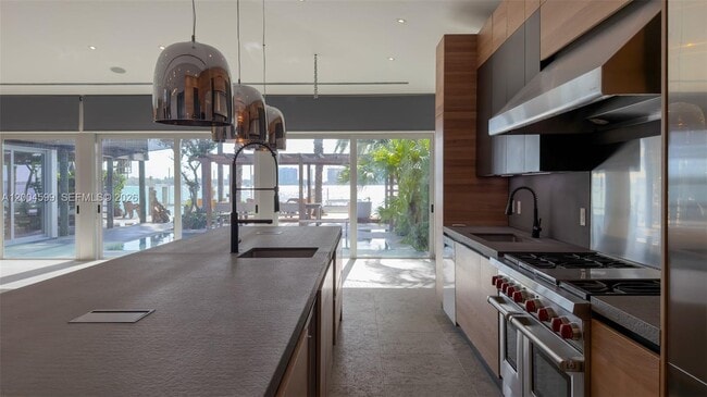 Building Photo - 7528 Buccaneer Ave