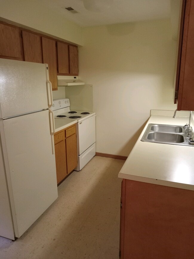 Building Photo - 135 Little Dr