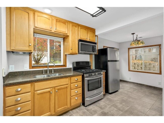 Foto del edificio - 2340 Ives Ln N