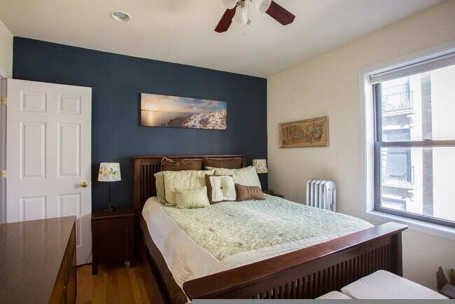 Foto del edificio - 1905 W Wilson Ave