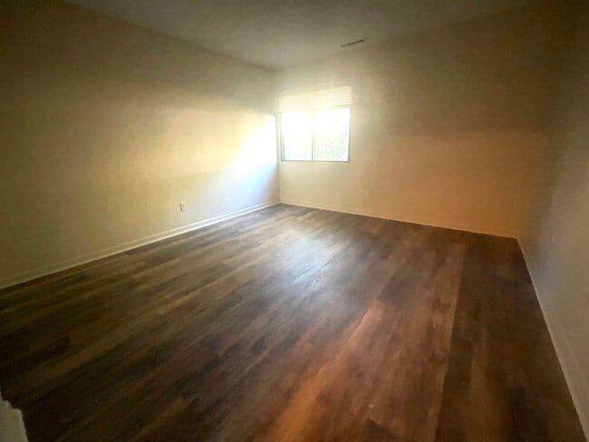 Building Photo - Thayer Pond 2 Bedroom Condo