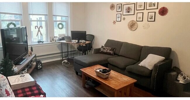 Foto del edificio - 3819 N Greenview Ave