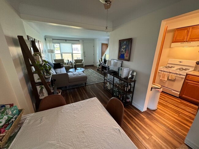 Living/dining/kitchen entry - 508 W Stadium Blvd