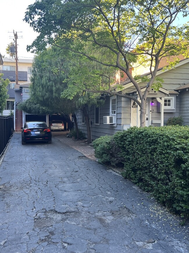 Building Photo - 655 Westmount Dr