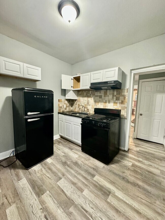 Foto del edificio - Renovated 2BD/1BA on a quiet street in Ger...