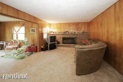 Building Photo - 3 br, 2.5 bath House - 1112 Berkshire Dr
