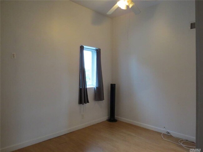 Building Photo - 153 Broadway