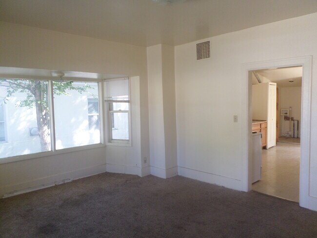 Building Photo - 306 Bell Ave