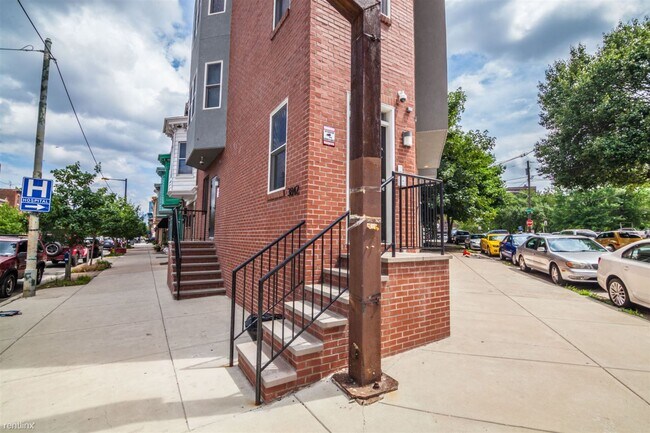 Foto del edificio - 3 br, 2 bath Triplex - 3842 LANCASTER AVE ...