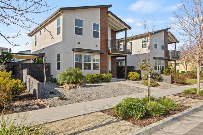 Building Photo - Charming Meriam Park Home with Backyard & Garage