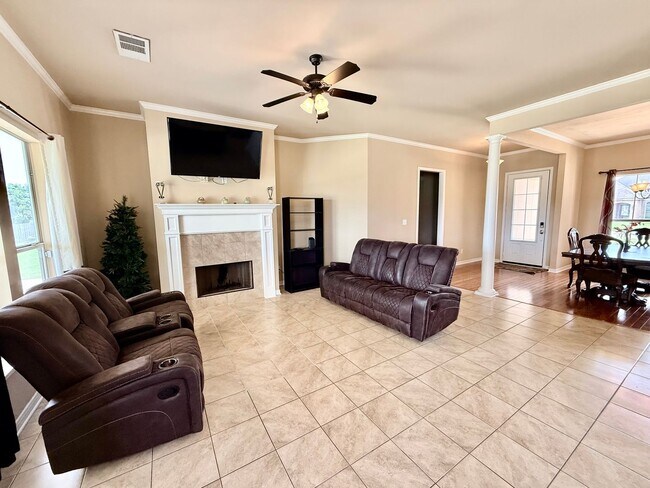 Building Photo - Beautiful 4BR Home with Scenic Lake View Backyard
