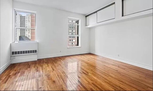 Building Photo - 154 W 70th St