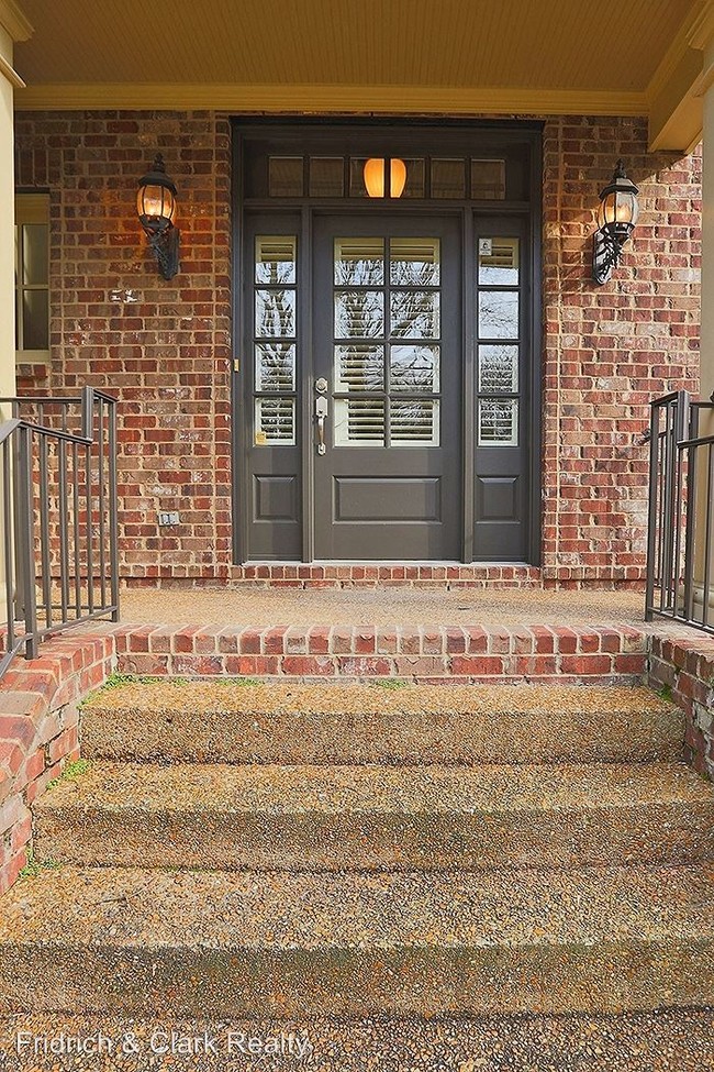 Building Photo - 4 br, 3.5 bath House - 2421 Crestmoor Rd