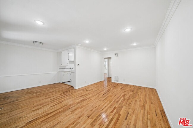 Foto del edificio - 1206 Hayworth Ave