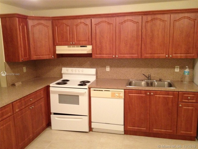 Building Photo - 4065 SW 51st St