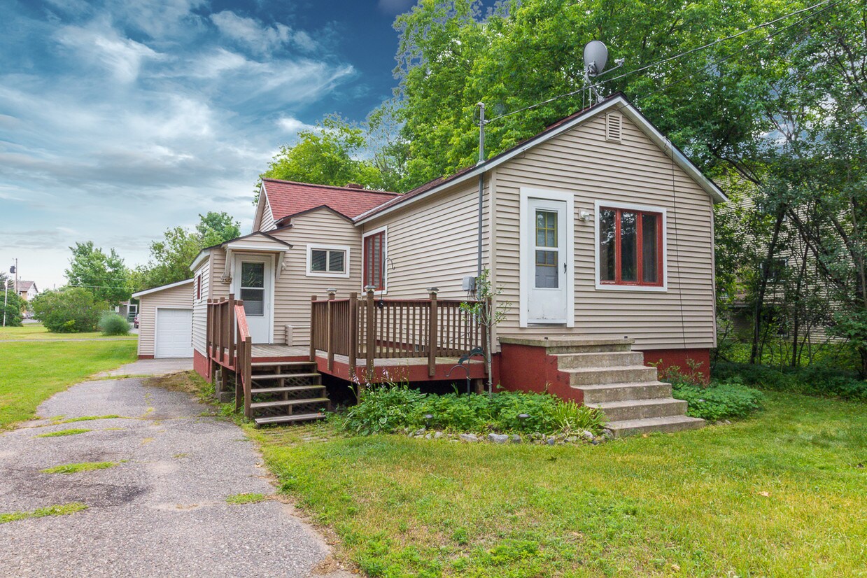 2322 Longyear Ave, Marquette, MI 49855 House for Rent in Marquette