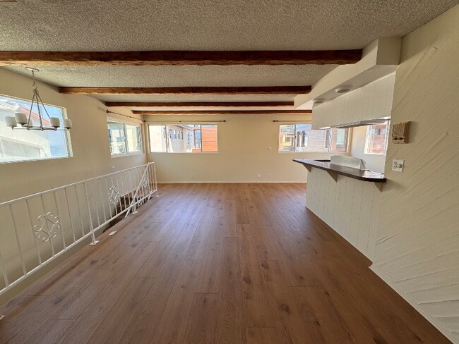 Building Photo - 320 23rd Pl
