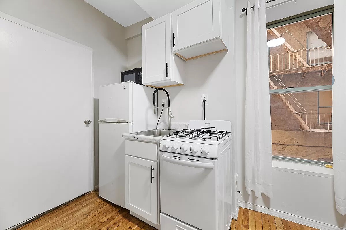 Foto principal - 235 West 63rd Street