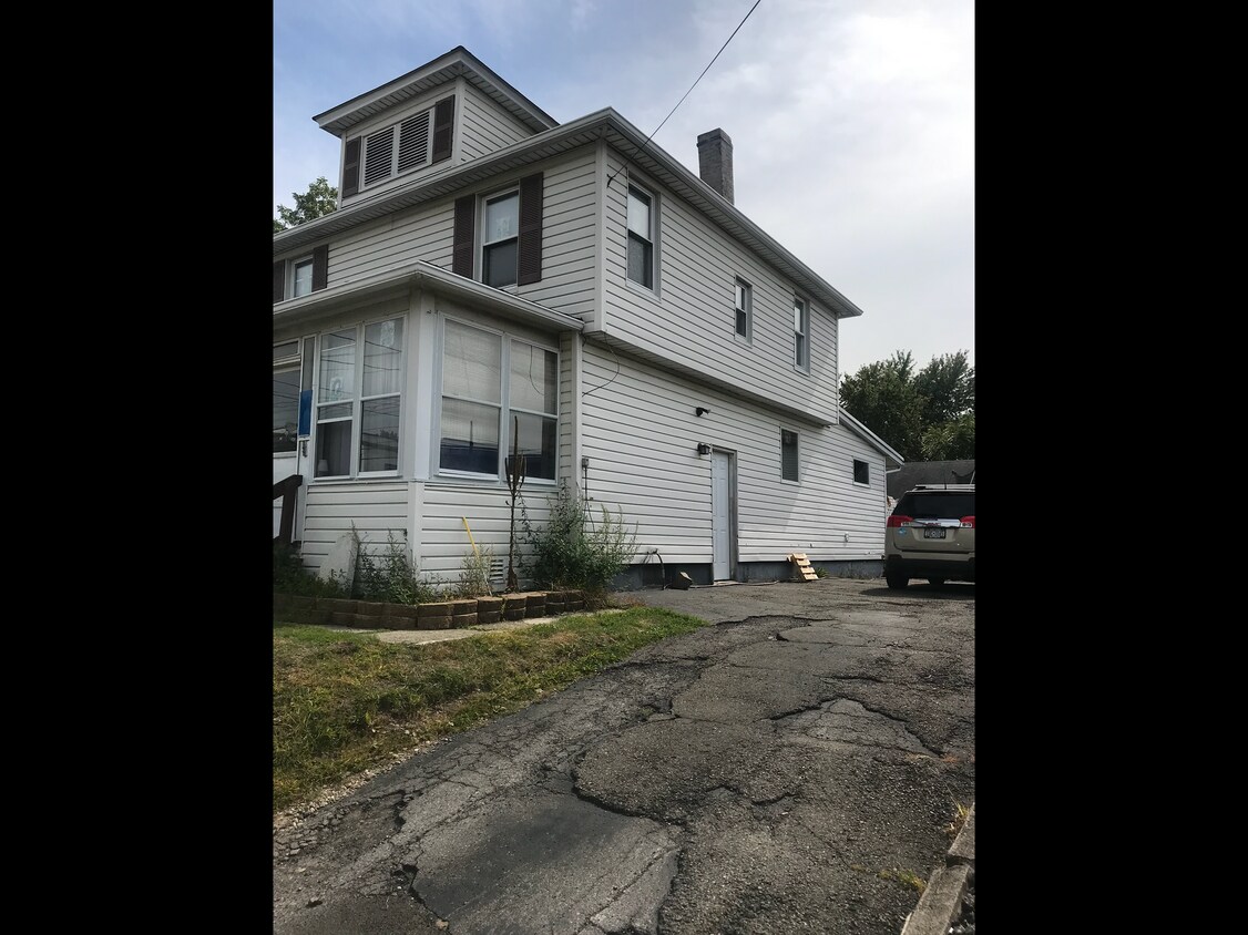 Building Photo - 318 Grand Ave