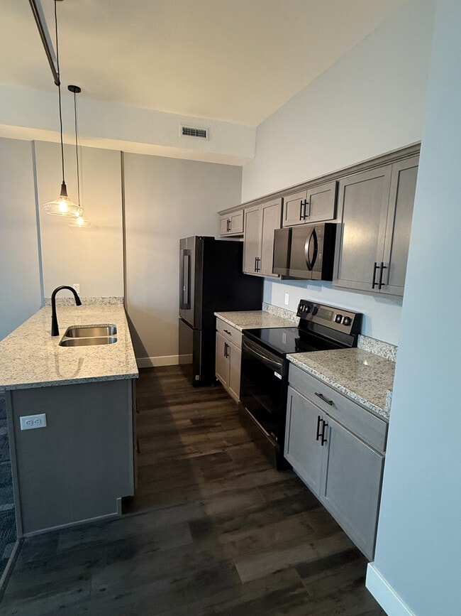 Apt 201 - 121 E Wooster St