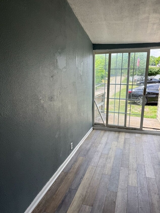 Primary Photo - 3 bedrooms 1 bath