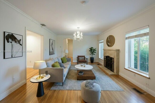 Foto del edificio - 648 Sevilla Ave