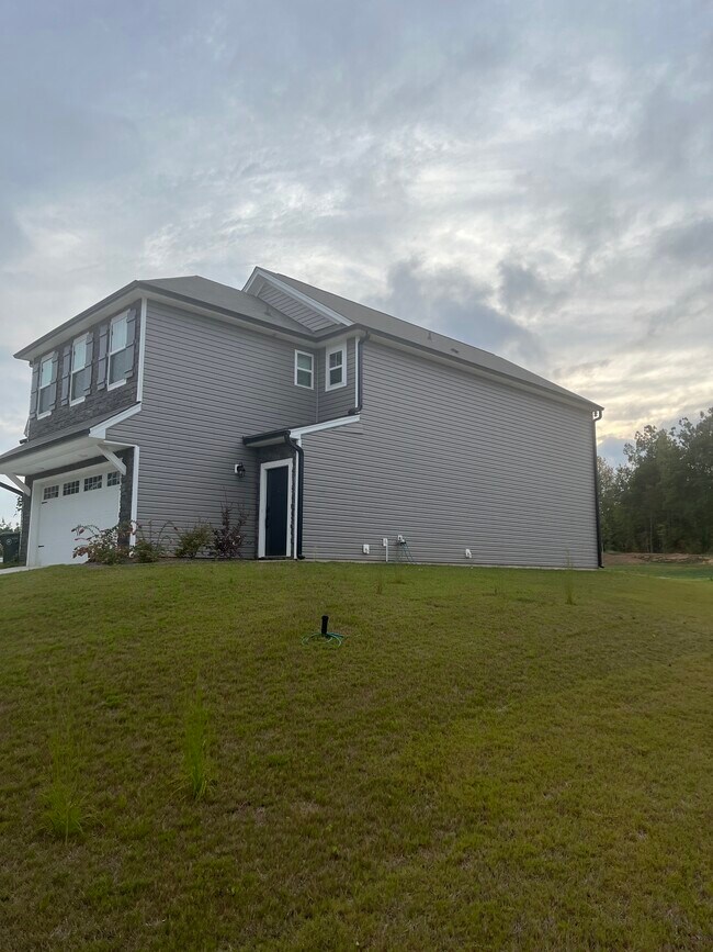 Building Photo - 372 Brannon Meadows Dr
