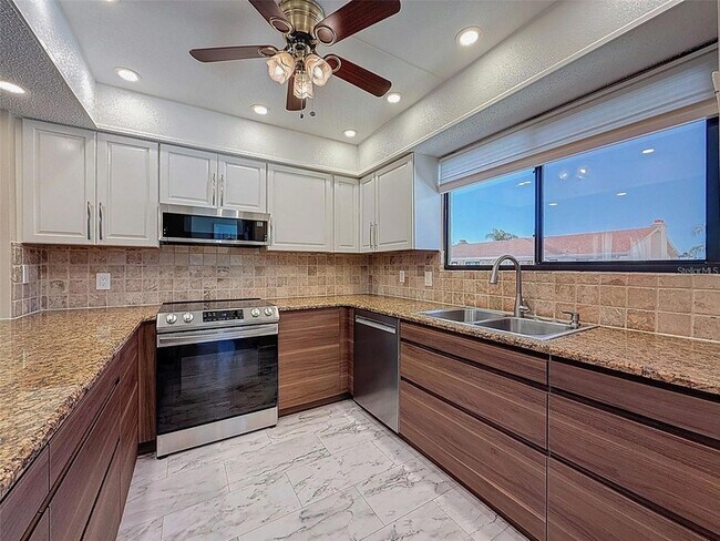 Foto del edificio - 9981 Eagles Point Cir