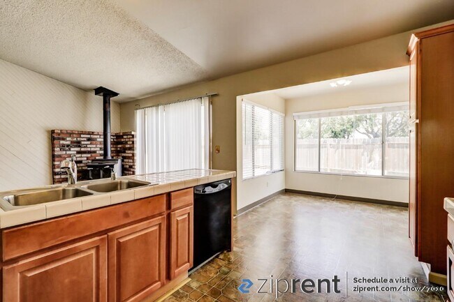 Building Photo - 524 Wigeon Way