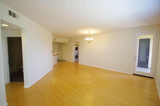 Building Photo - 291 Riverdale Ct