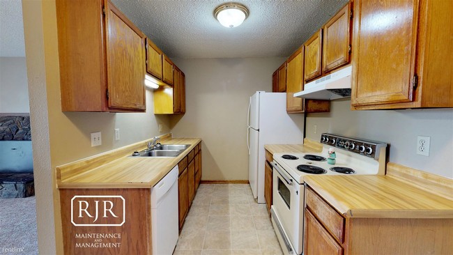 Building Photo - 1218 3rd St NE