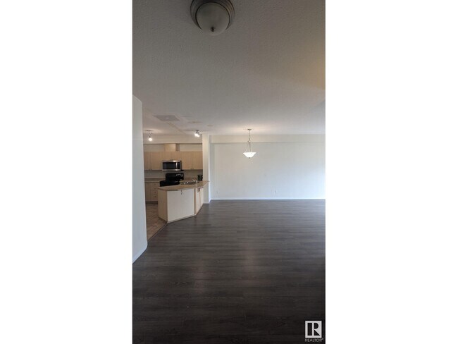 Photo du bâtiment - 4304 139 Ave NW