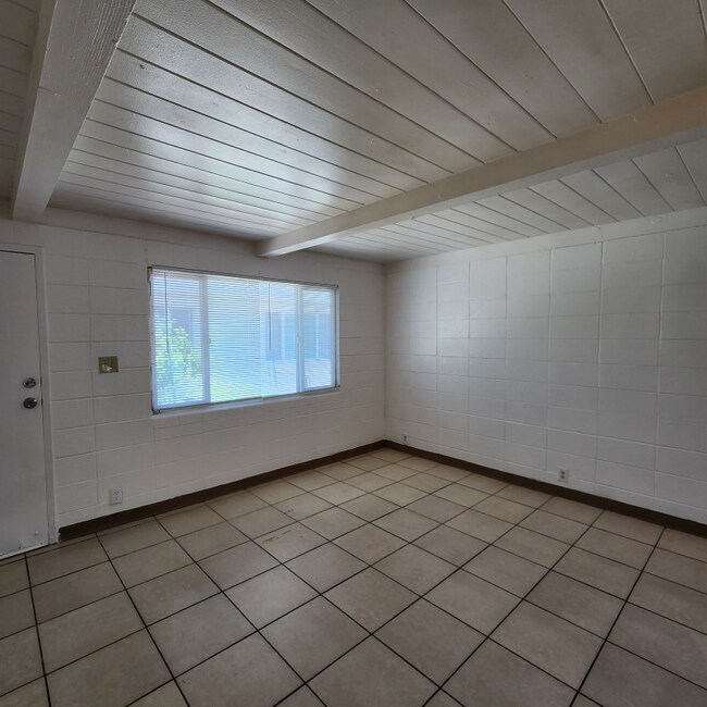 Building Photo - 925 S Thorne Ave