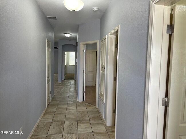 Building Photo - 13100 Red Cove