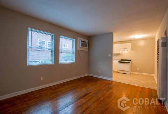 Foto del edificio - 944 St Charles Ave NE