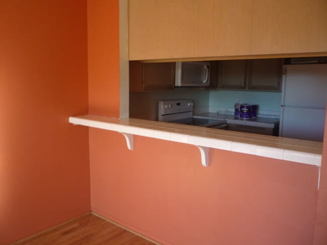 Building Photo - Bright 1-Bedroom Condo with Balcony, In-Un...