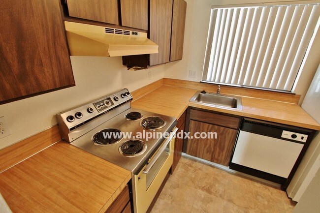 Foto del edificio - Rock creek apartment - garage yard